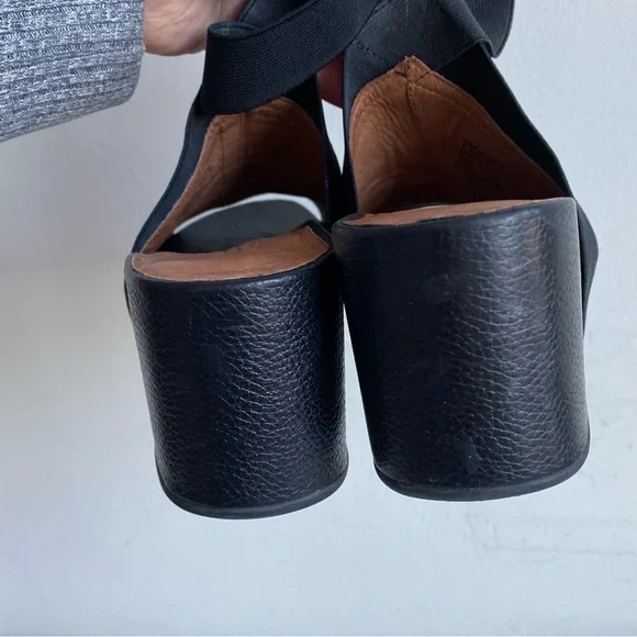 Kenneth Cole Gentle Souls Gianna Black Perforated Leather Sandal  Size 9.5 - Picture 6 of 14